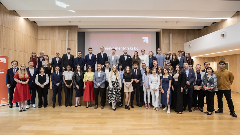 zdjęcie grupowe uczestników XII edycji Projektu mentorskiego